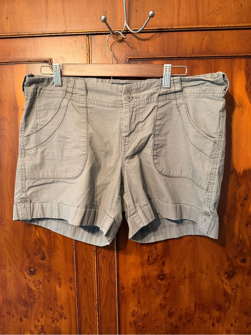 The North Face Women’s Gray Utility Bermuda Shorts